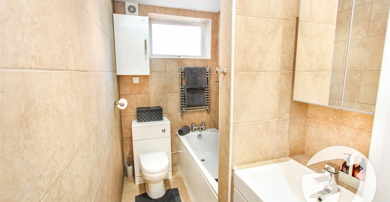 2 bedroom property for sale in London | Robinson Jackson