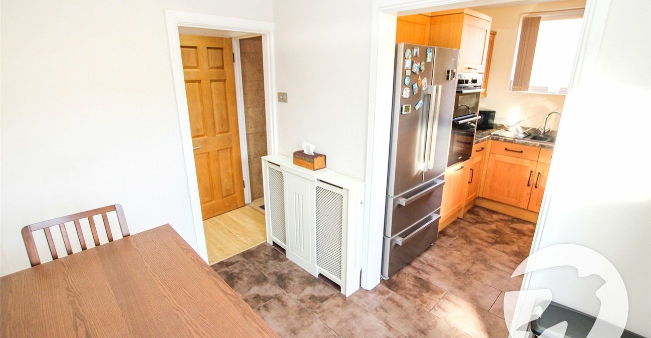 2 bedroom property for sale in London | Robinson Jackson