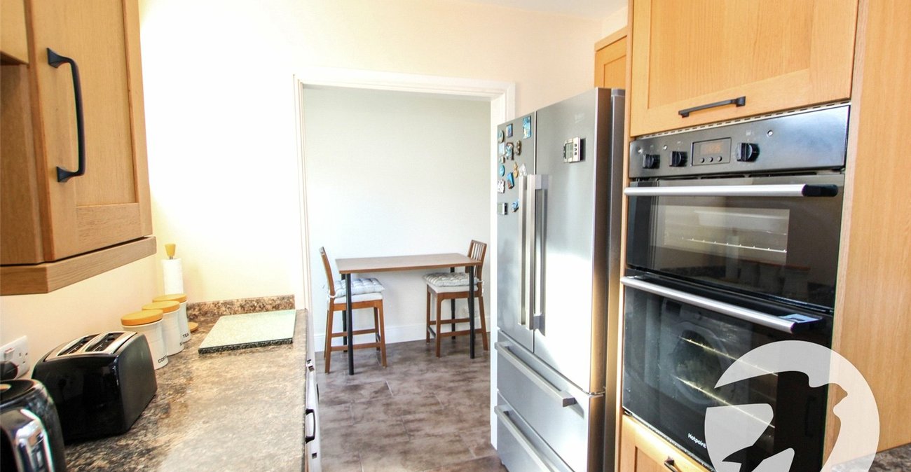 2 bedroom property for sale in London | Robinson Jackson