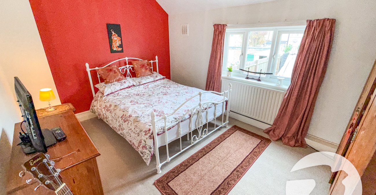 3 bedroom house for sale in London | Robinson Jackson