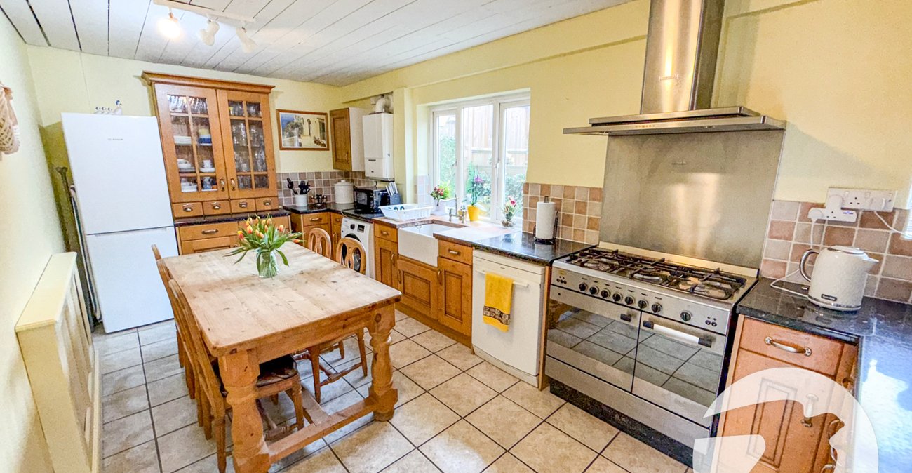 3 bedroom house for sale in London | Robinson Jackson