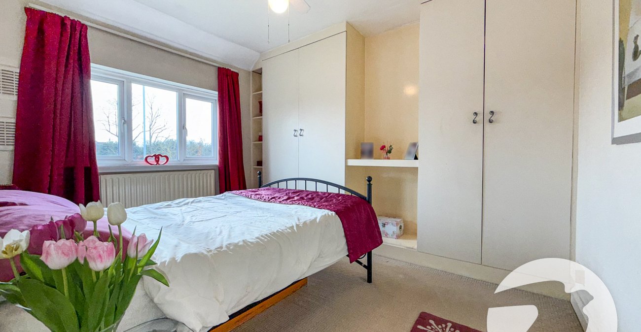 3 bedroom house for sale in London | Robinson Jackson