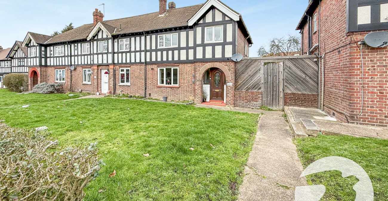 3 bedroom house for sale in London | Robinson Jackson