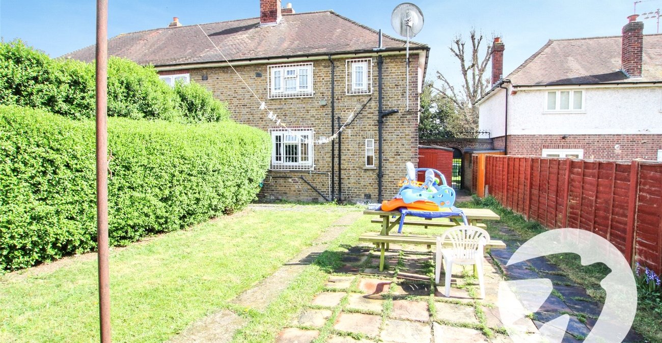 3 bedroom house for sale in London | Robinson Jackson