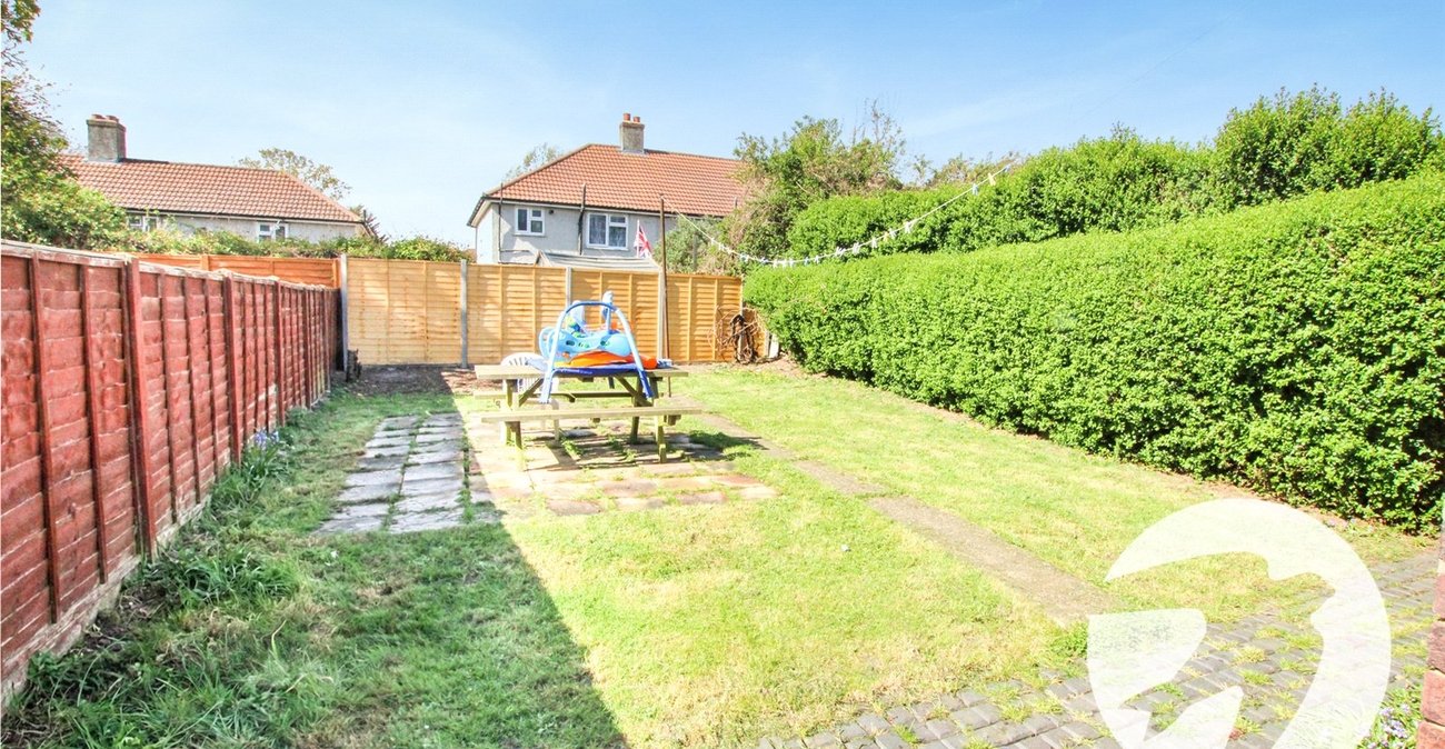 3 bedroom house for sale in London | Robinson Jackson