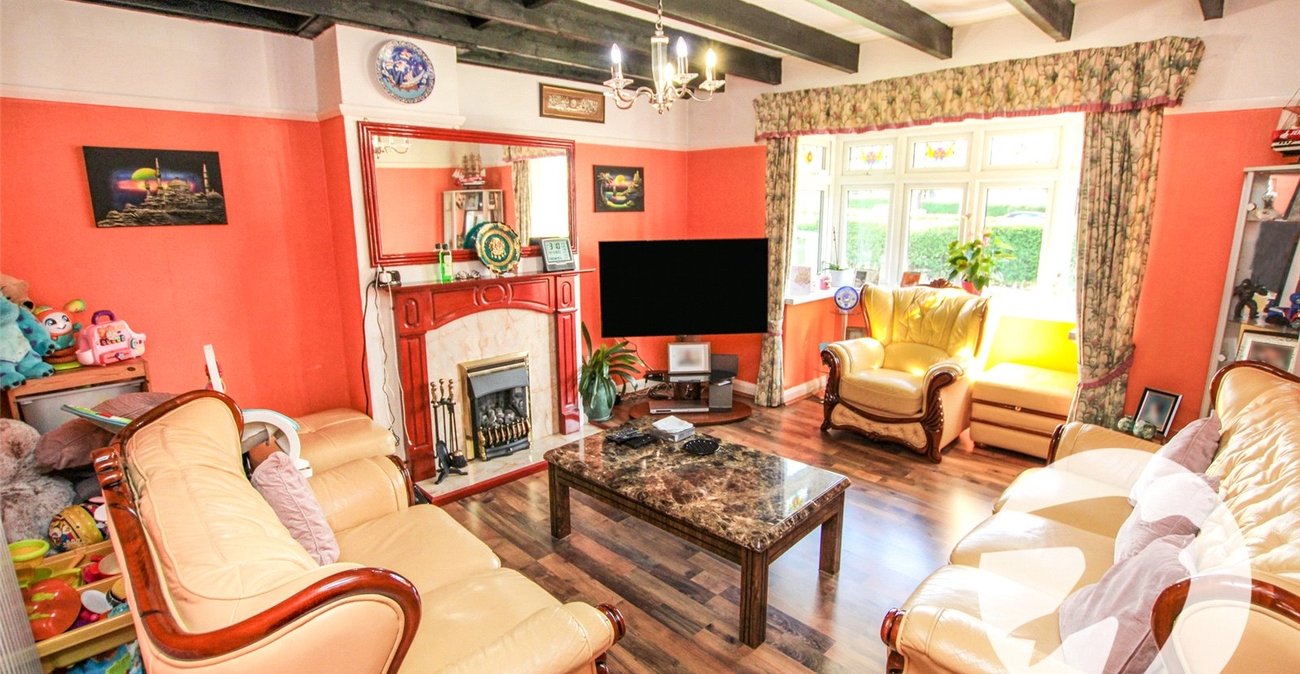 3 bedroom house for sale in London | Robinson Jackson