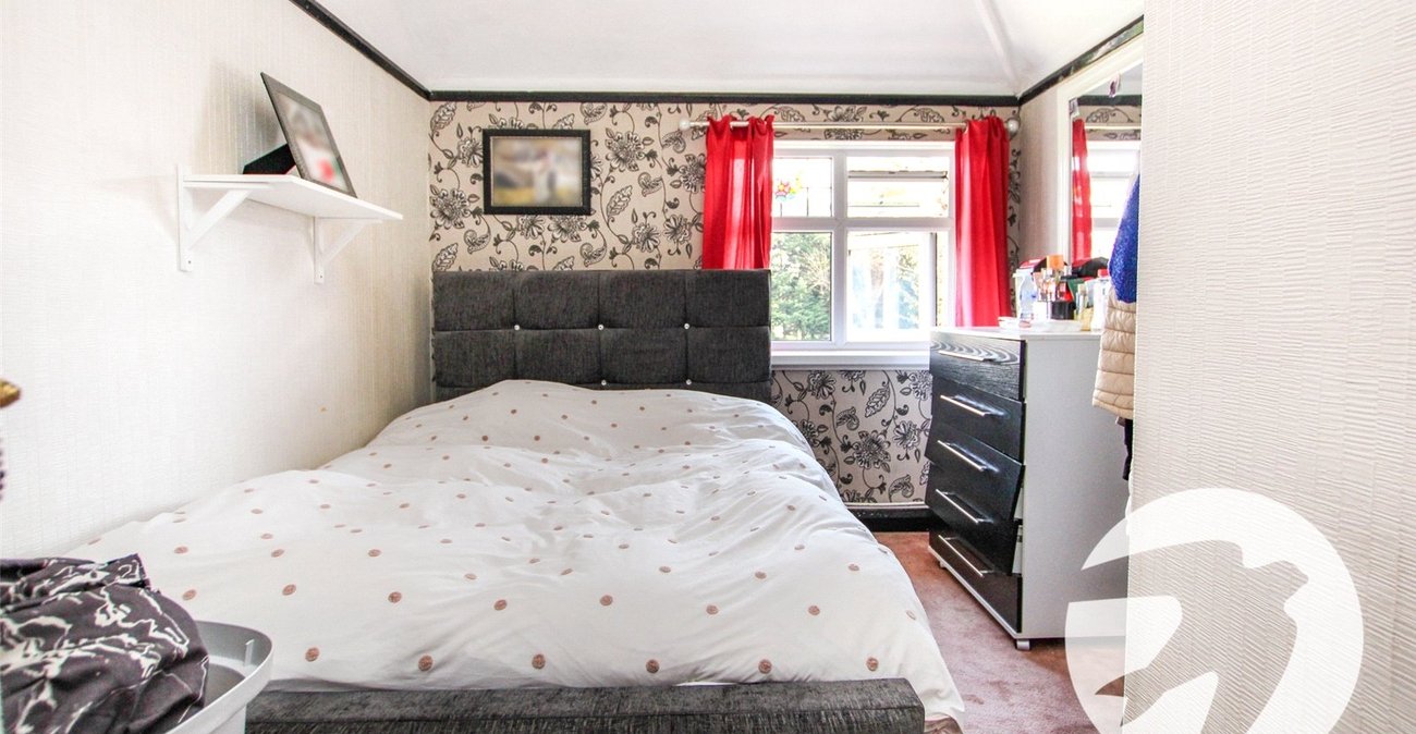 3 bedroom house for sale in London | Robinson Jackson