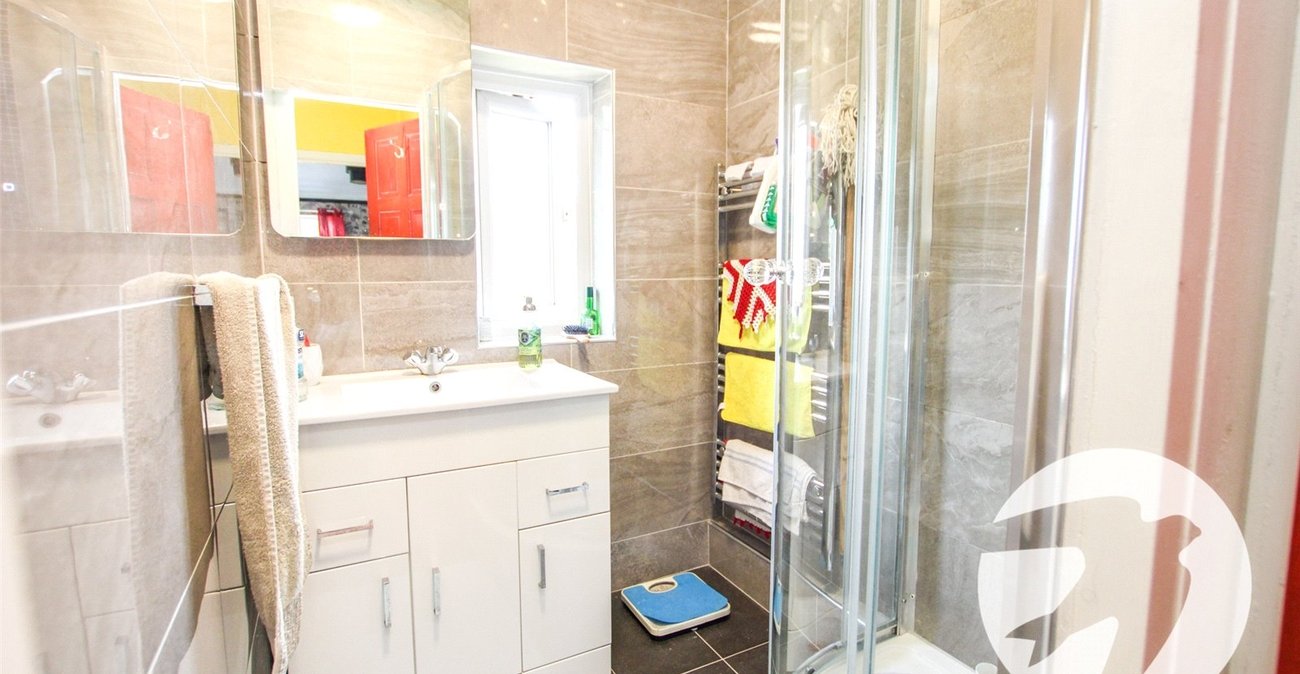 3 bedroom house for sale in London | Robinson Jackson