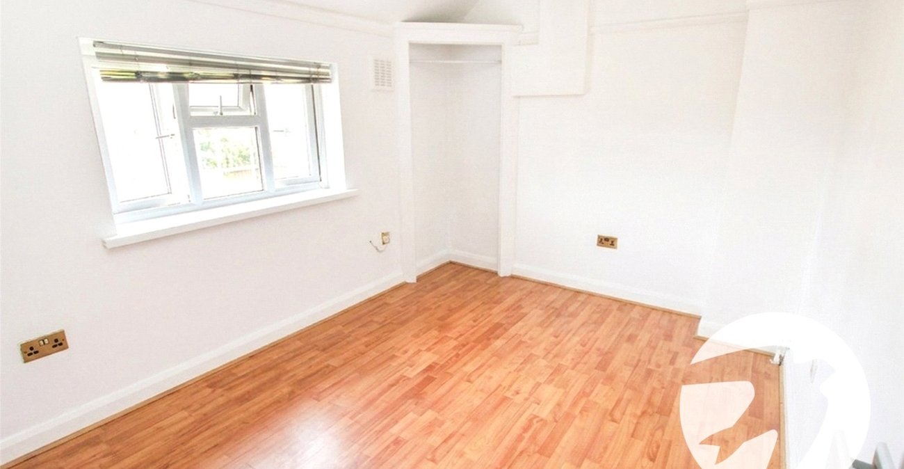 3 bedroom house for sale in London | Robinson Jackson