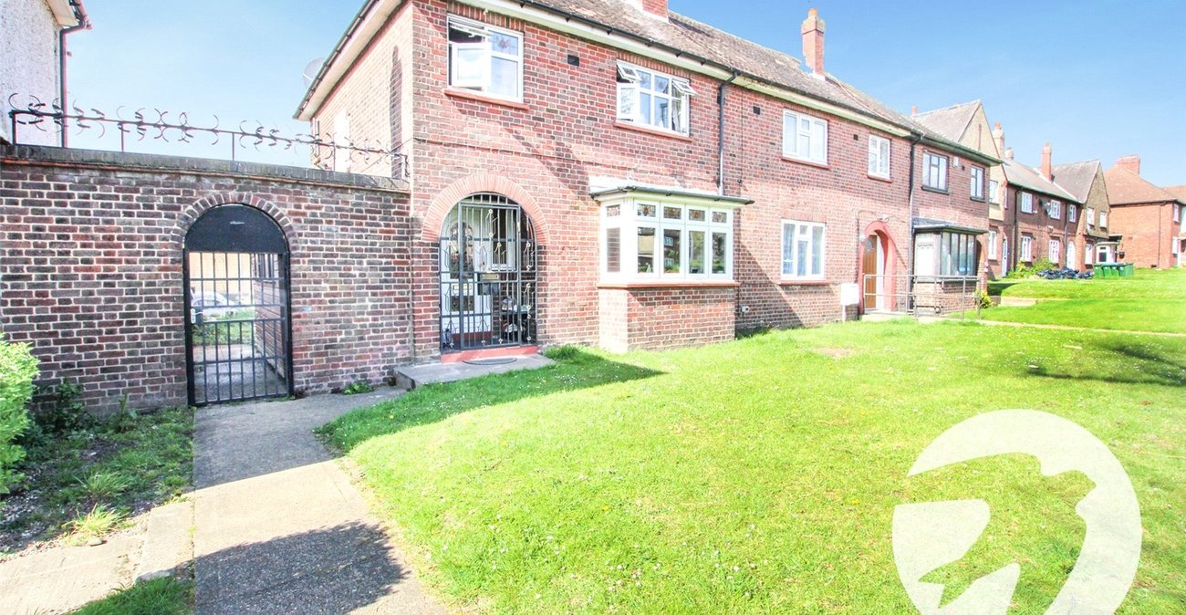 3 bedroom house for sale in London | Robinson Jackson