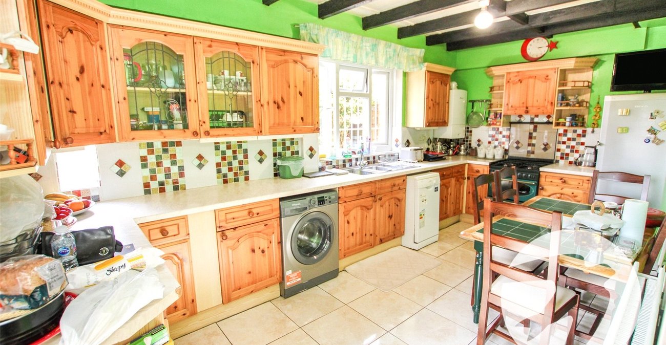 3 bedroom house for sale in London | Robinson Jackson