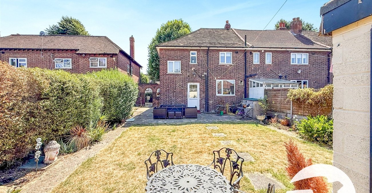 3 bedroom house for sale in London | Robinson Jackson