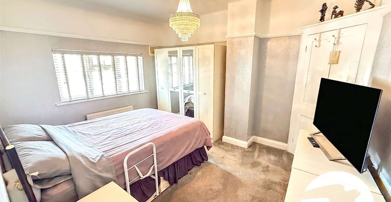 3 bedroom house for sale in London | Robinson Jackson