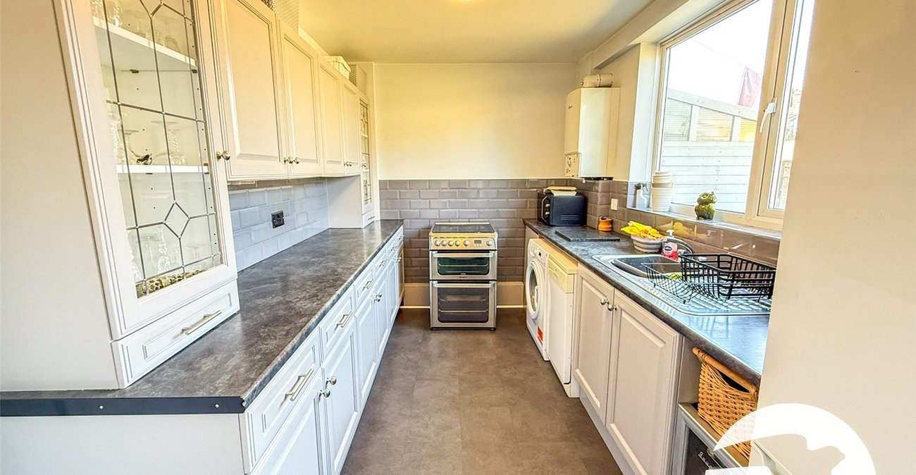 3 bedroom house for sale in London | Robinson Jackson