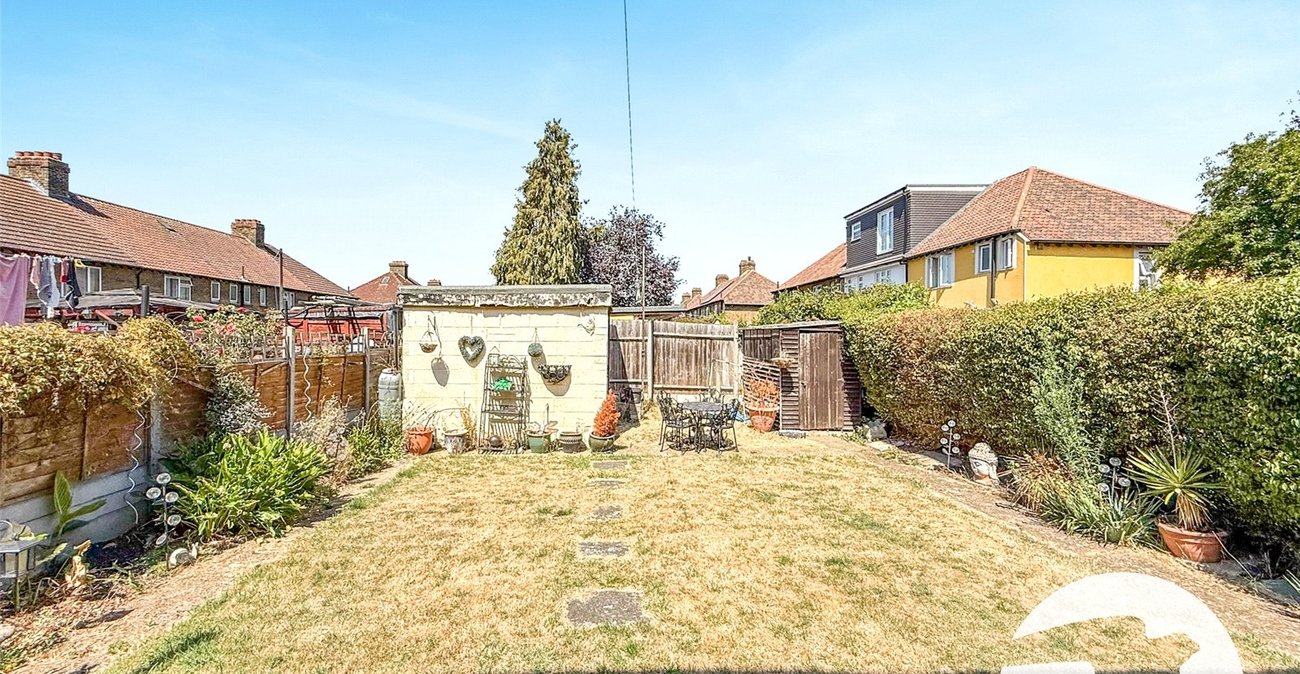 3 bedroom house for sale in London | Robinson Jackson
