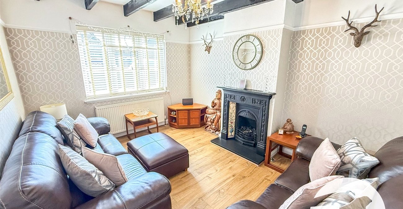 3 bedroom house for sale in London | Robinson Jackson