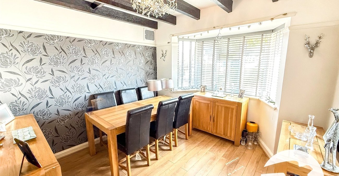 3 bedroom house for sale in London | Robinson Jackson