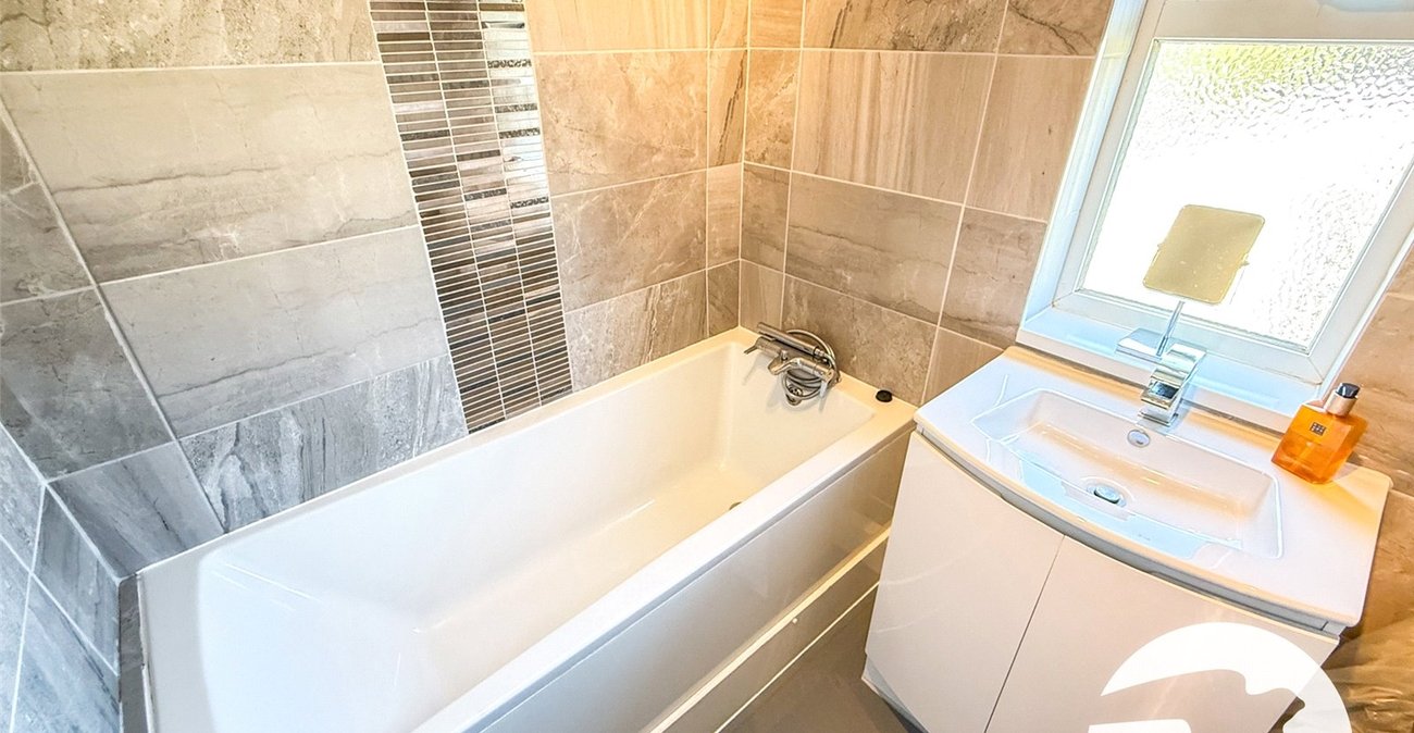 3 bedroom house for sale in London | Robinson Jackson