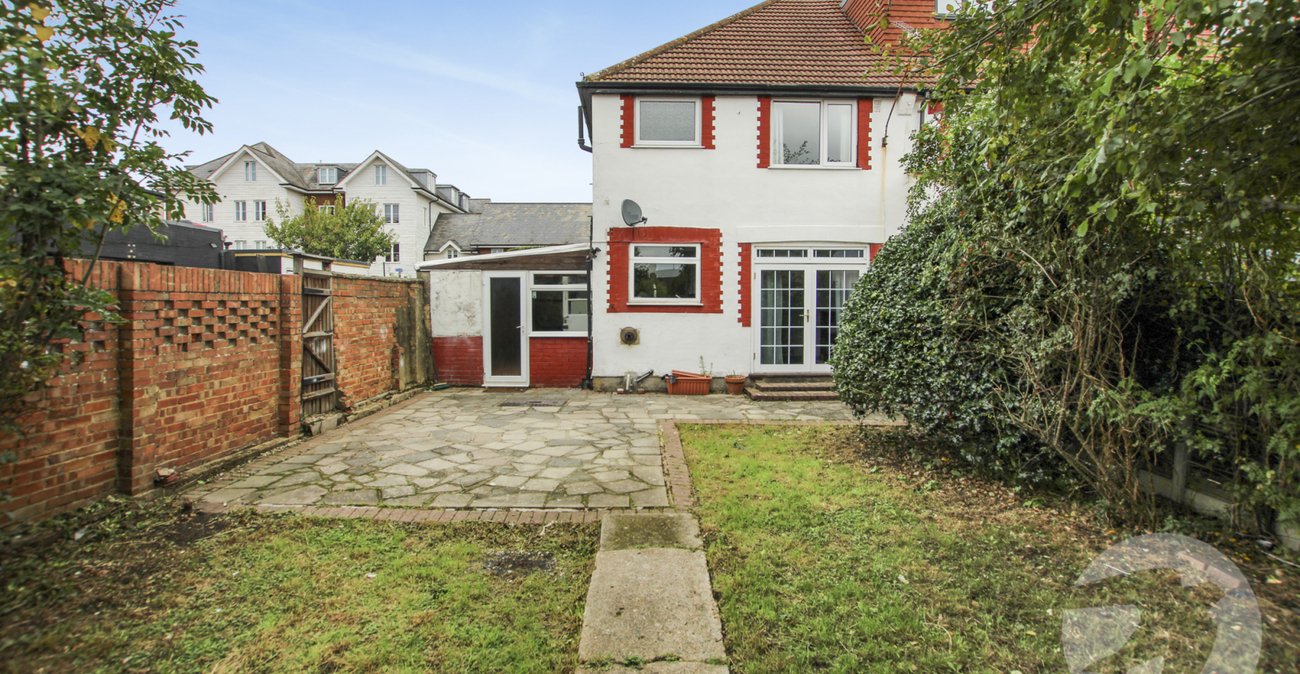 3 bedroom house for sale in London | Robinson Jackson