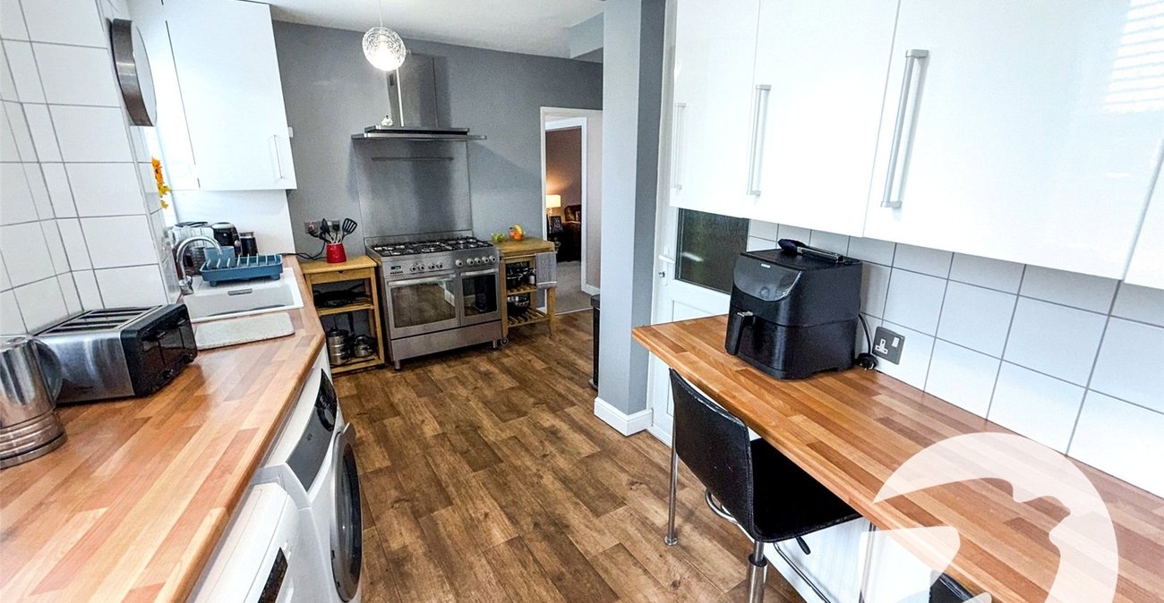 3 bedroom house for sale in London | Robinson Jackson