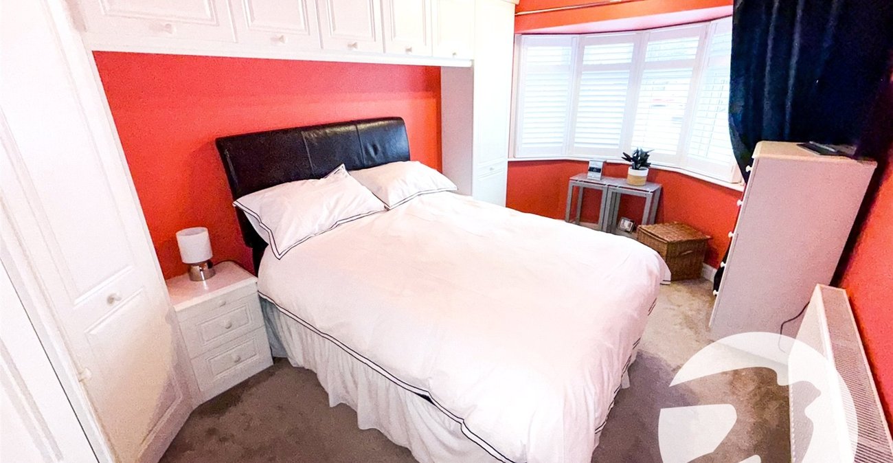 3 bedroom house for sale in London | Robinson Jackson