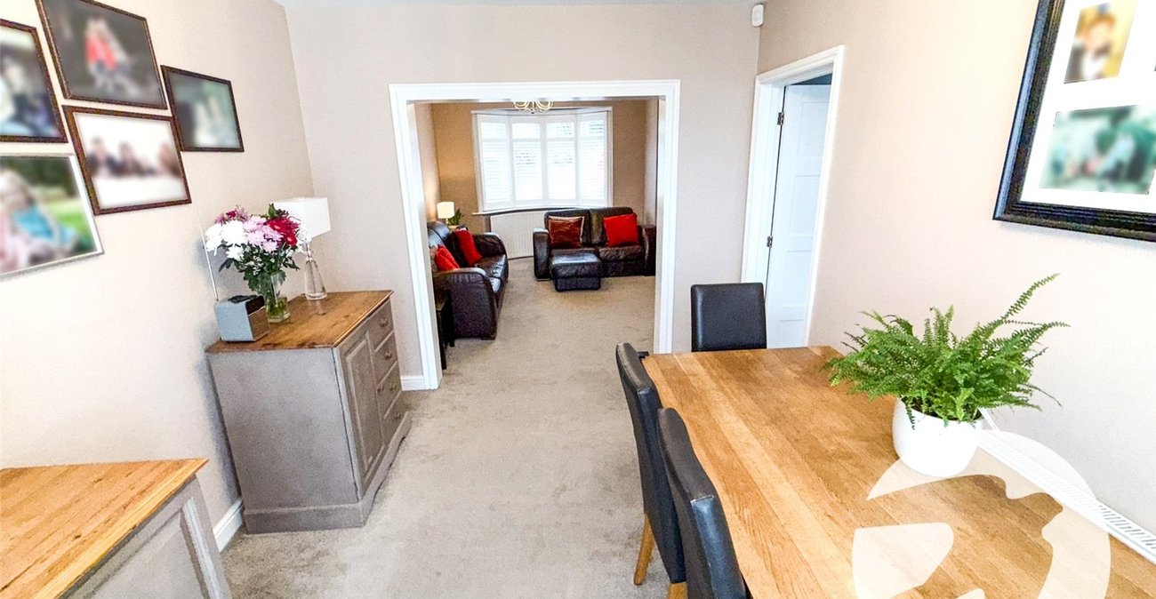 3 bedroom house for sale in London | Robinson Jackson