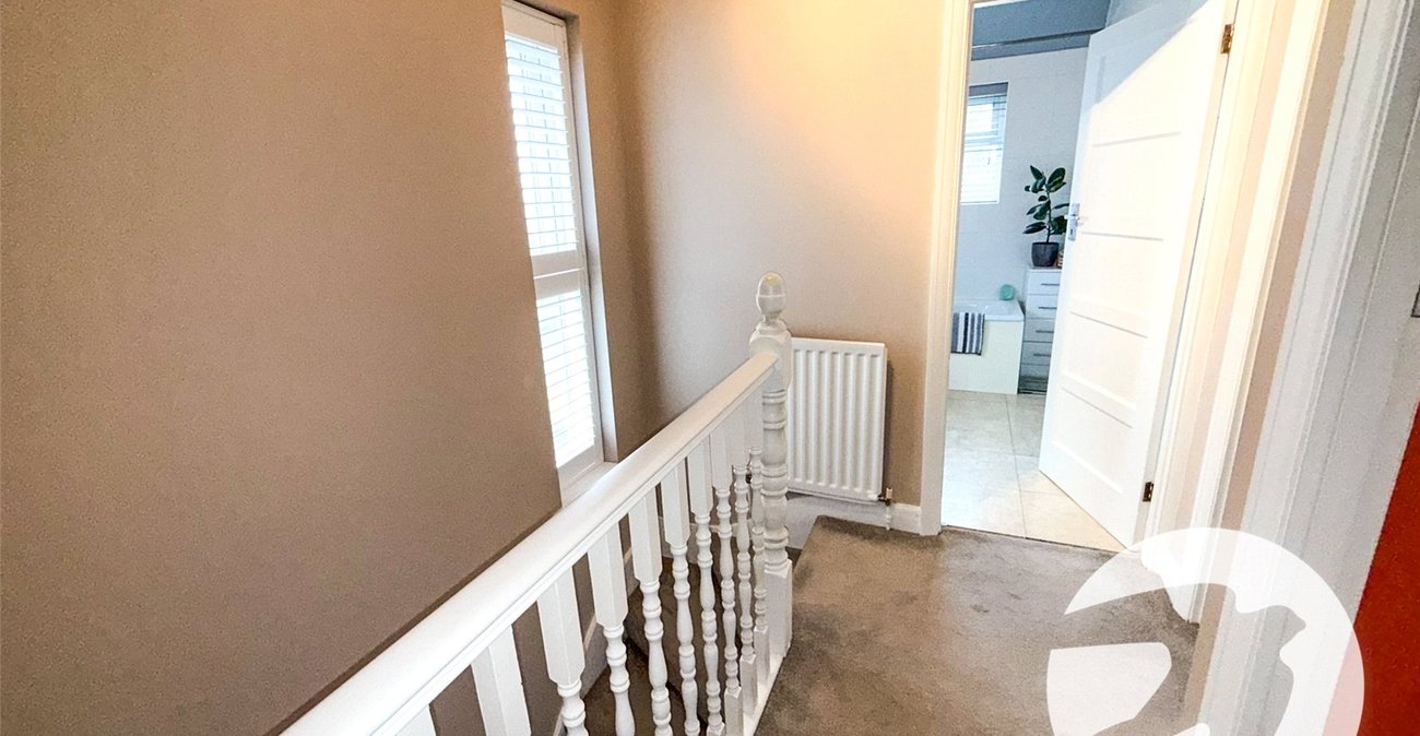 3 bedroom house for sale in London | Robinson Jackson