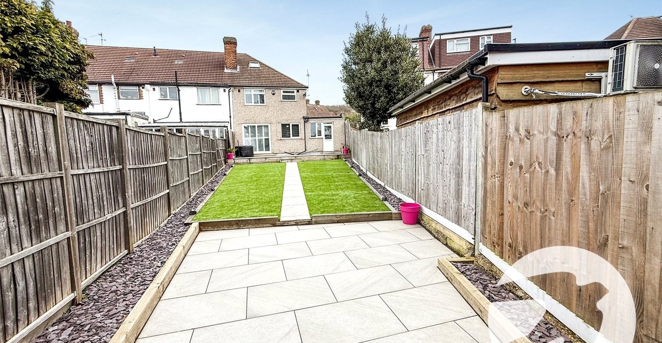 3 bedroom house for sale in London | Robinson Jackson