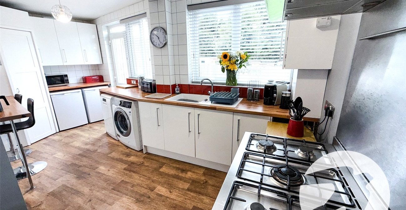 3 bedroom house for sale in London | Robinson Jackson