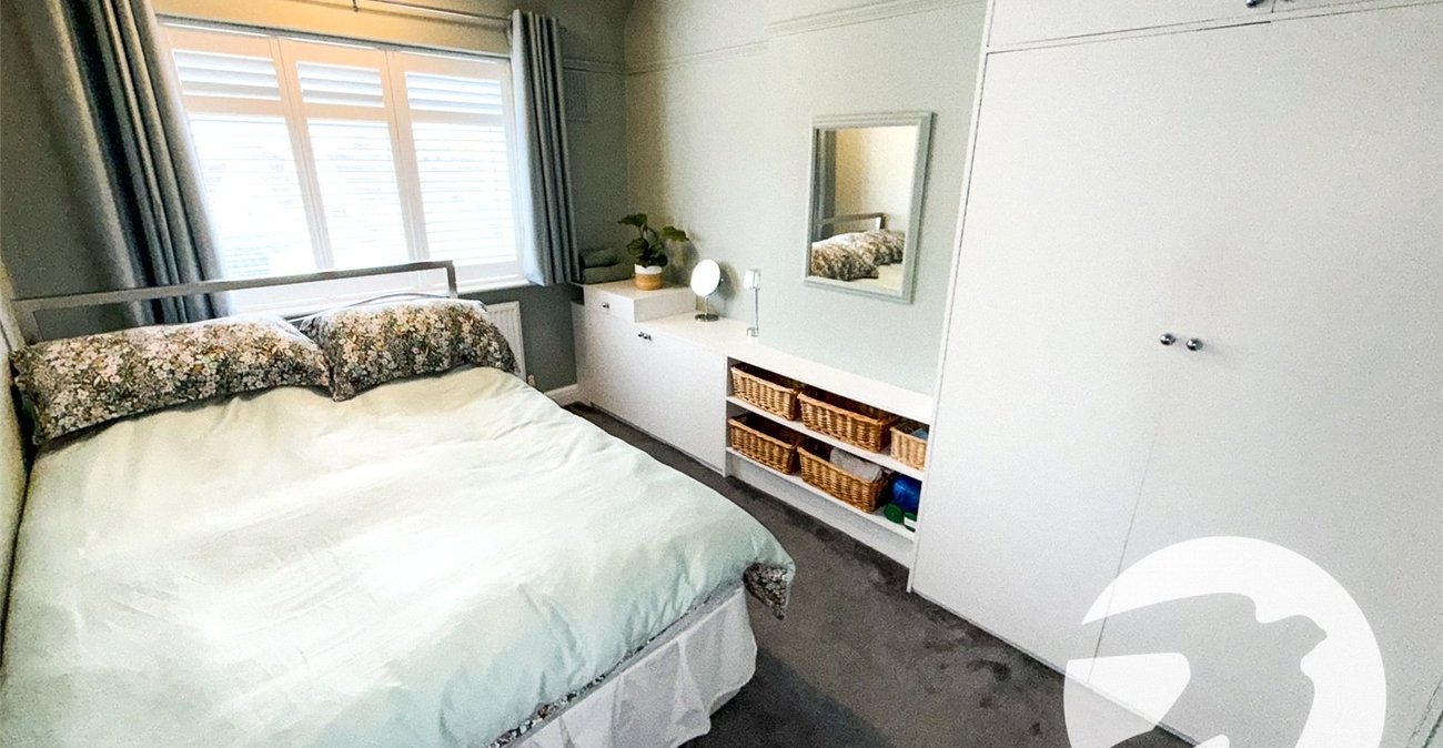 3 bedroom house for sale in London | Robinson Jackson