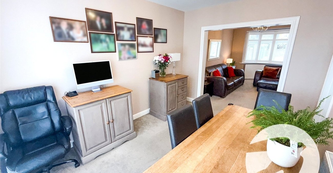 3 bedroom house for sale in London | Robinson Jackson