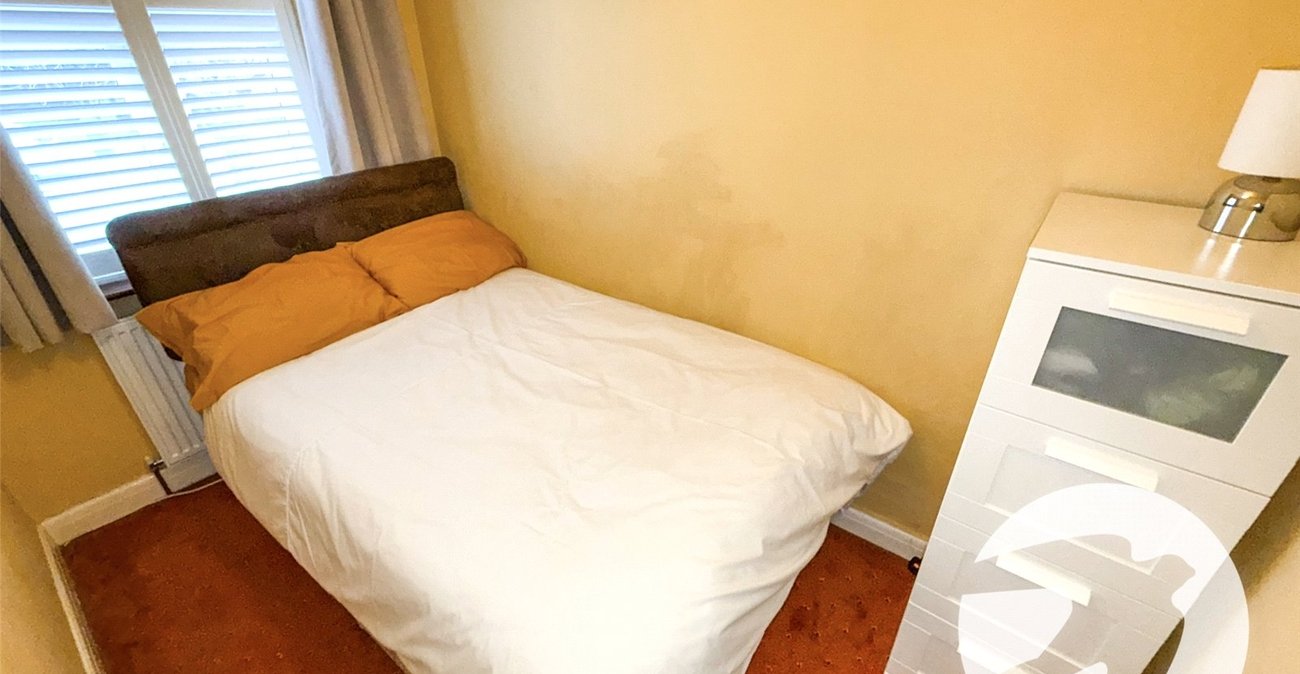 3 bedroom house for sale in London | Robinson Jackson