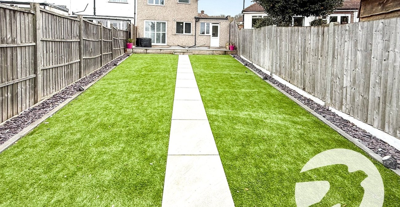 3 bedroom house for sale in London | Robinson Jackson