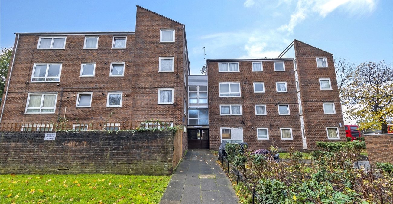 3 bedroom property for sale in London | Robinson Jackson