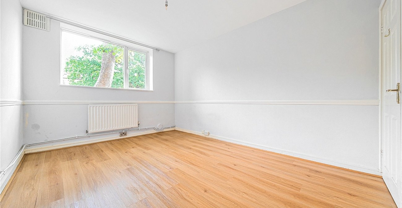 2 bedroom property for sale in London | Robinson Jackson