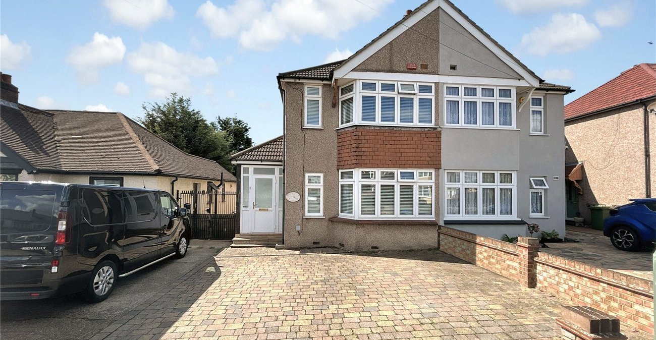 2 bedroom house for sale in Welling | Robinson Jackson