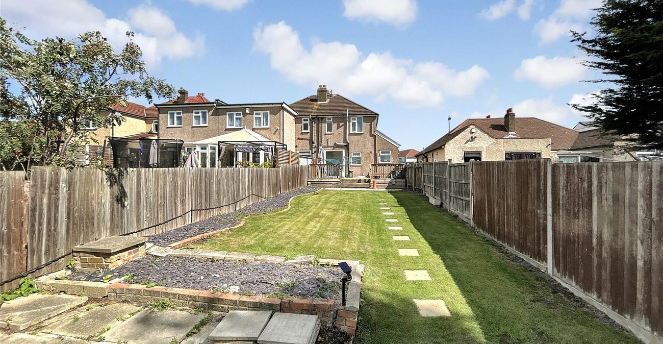 2 bedroom house for sale in Welling | Robinson Jackson