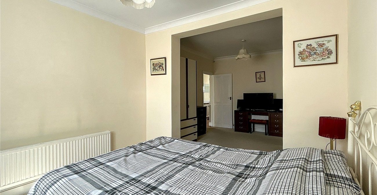 2 bedroom bungalow for sale in Welling | Robinson Jackson