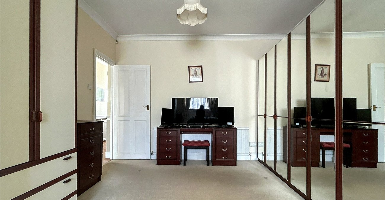 2 bedroom bungalow for sale in Welling | Robinson Jackson