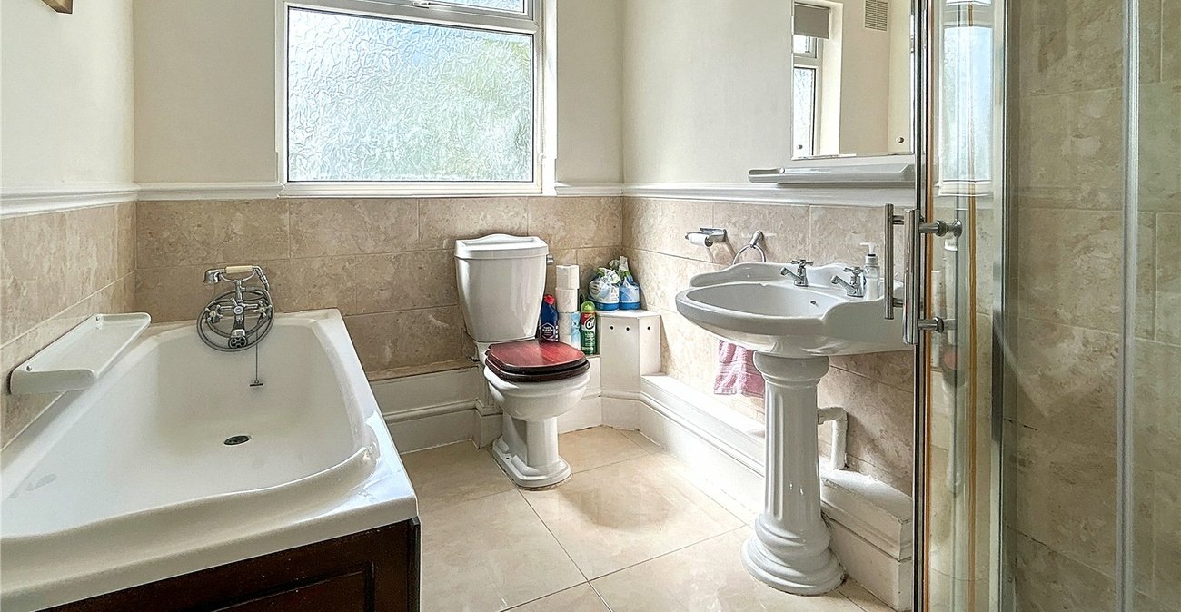 2 bedroom bungalow for sale in Welling | Robinson Jackson