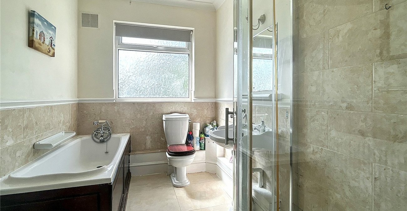 2 bedroom bungalow for sale in Welling | Robinson Jackson