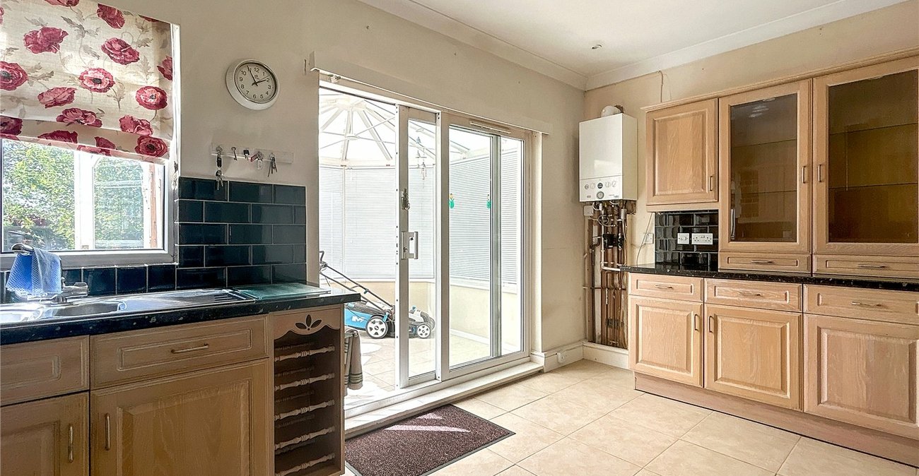 2 bedroom bungalow for sale in Welling | Robinson Jackson