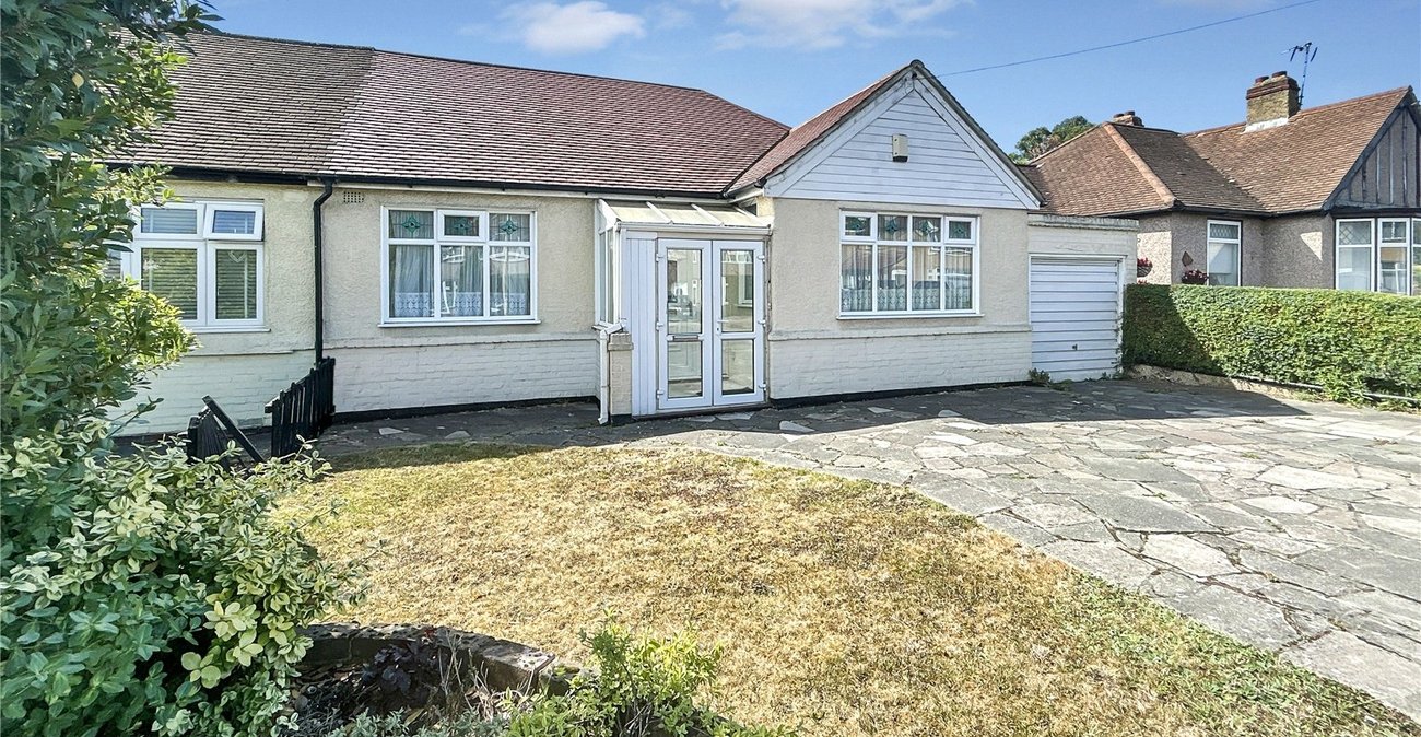 2 bedroom bungalow for sale in Welling | Robinson Jackson