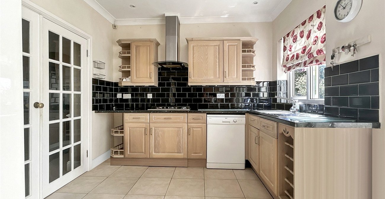 2 bedroom bungalow for sale in Welling | Robinson Jackson