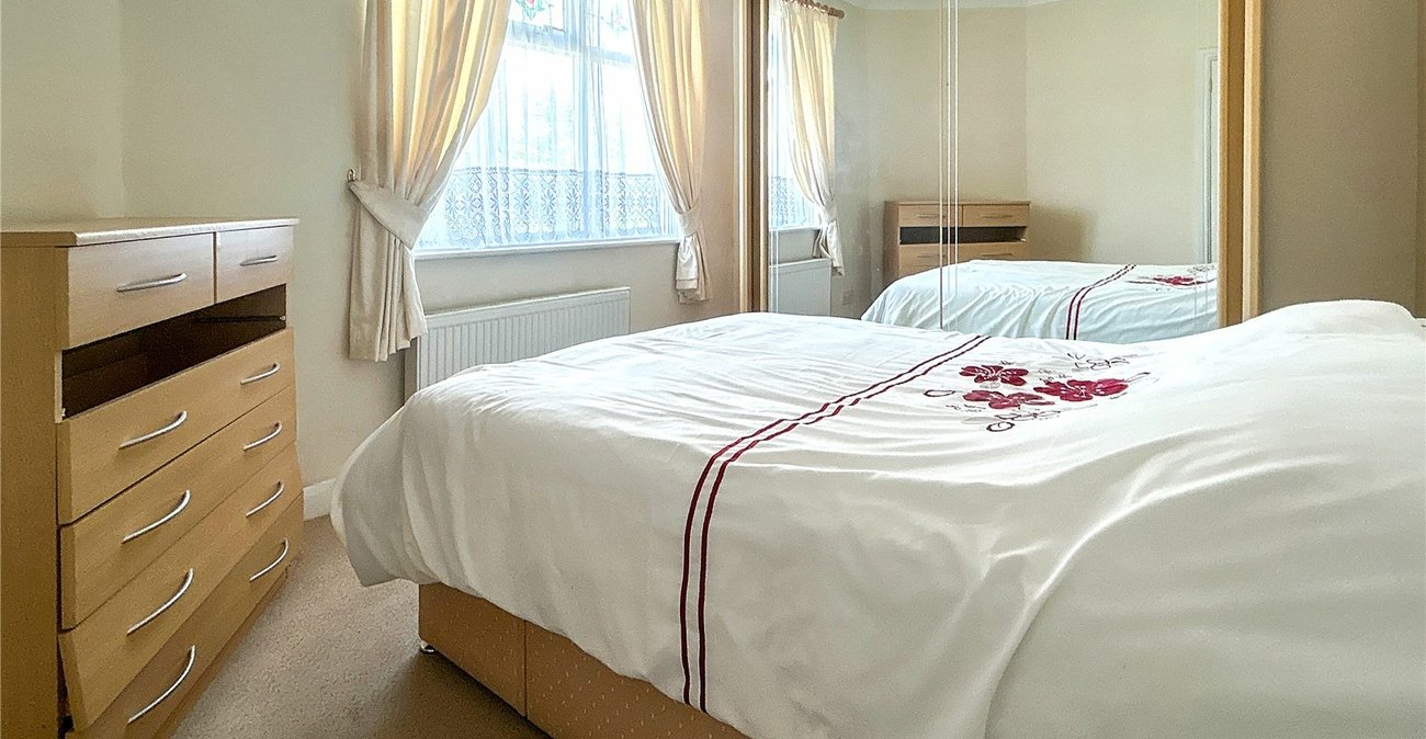 2 bedroom bungalow for sale in Welling | Robinson Jackson