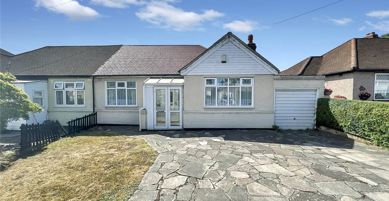 2 bedroom bungalow for sale in Welling | Robinson Jackson
