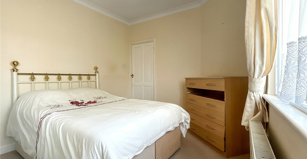 2 bedroom bungalow for sale in Welling | Robinson Jackson