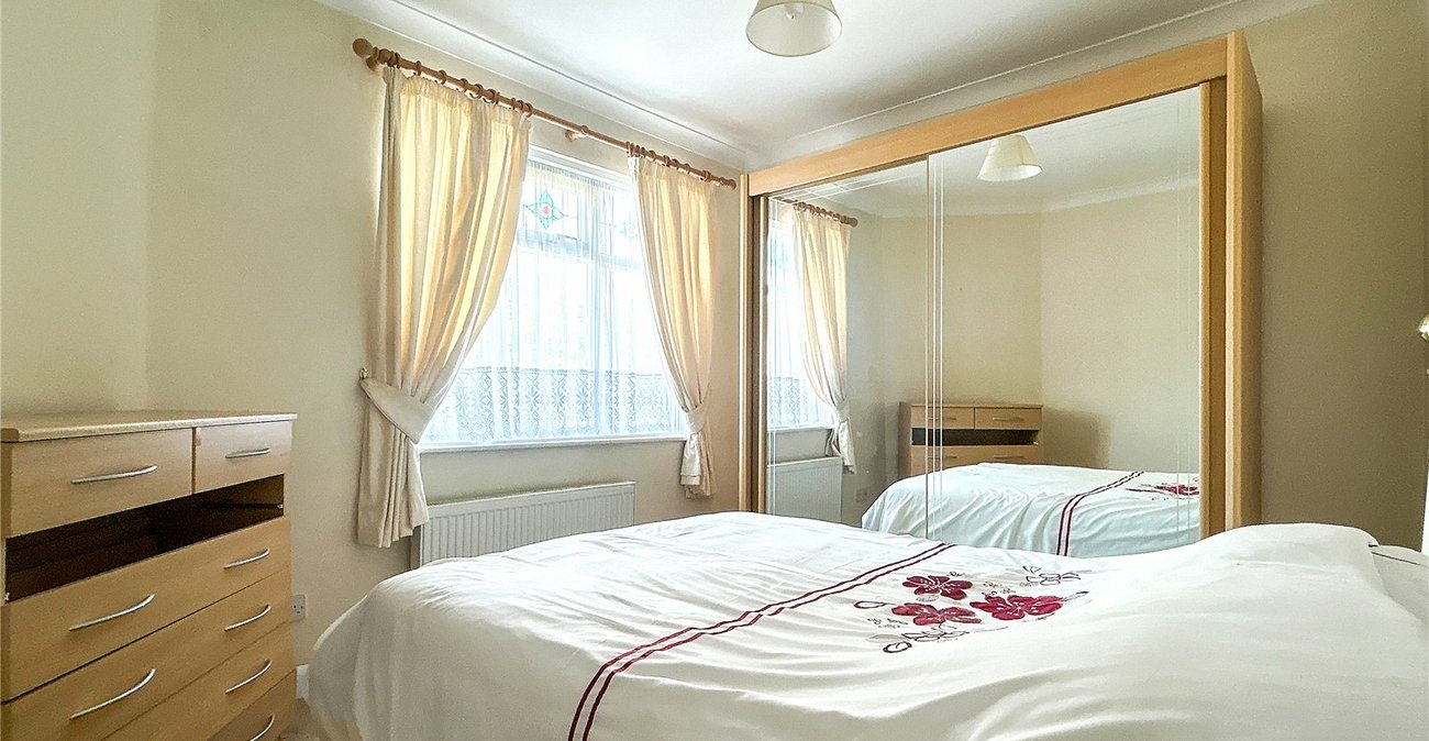 2 bedroom bungalow for sale in Welling | Robinson Jackson