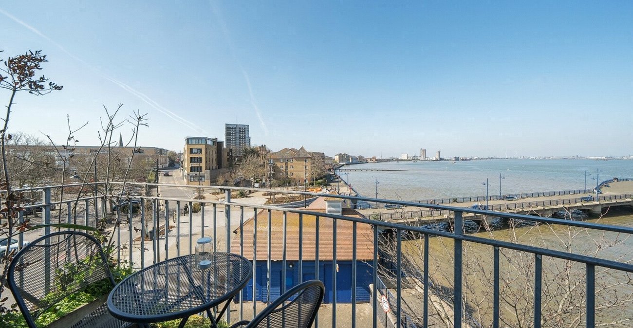 2 bedroom property for sale in Erith | Robinson Jackson