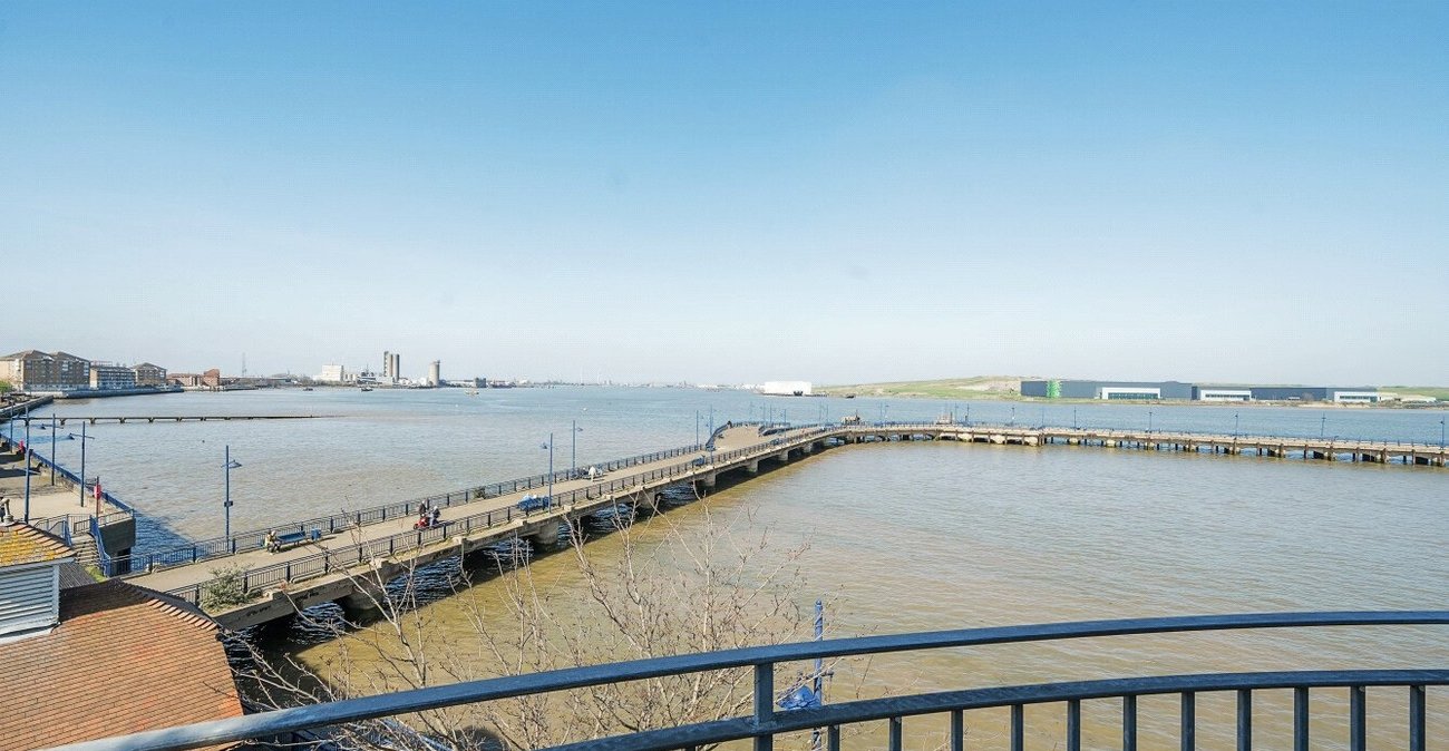 2 bedroom property for sale in Erith | Robinson Jackson